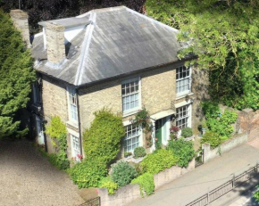 Georgian house in Billericay - quirky & homely